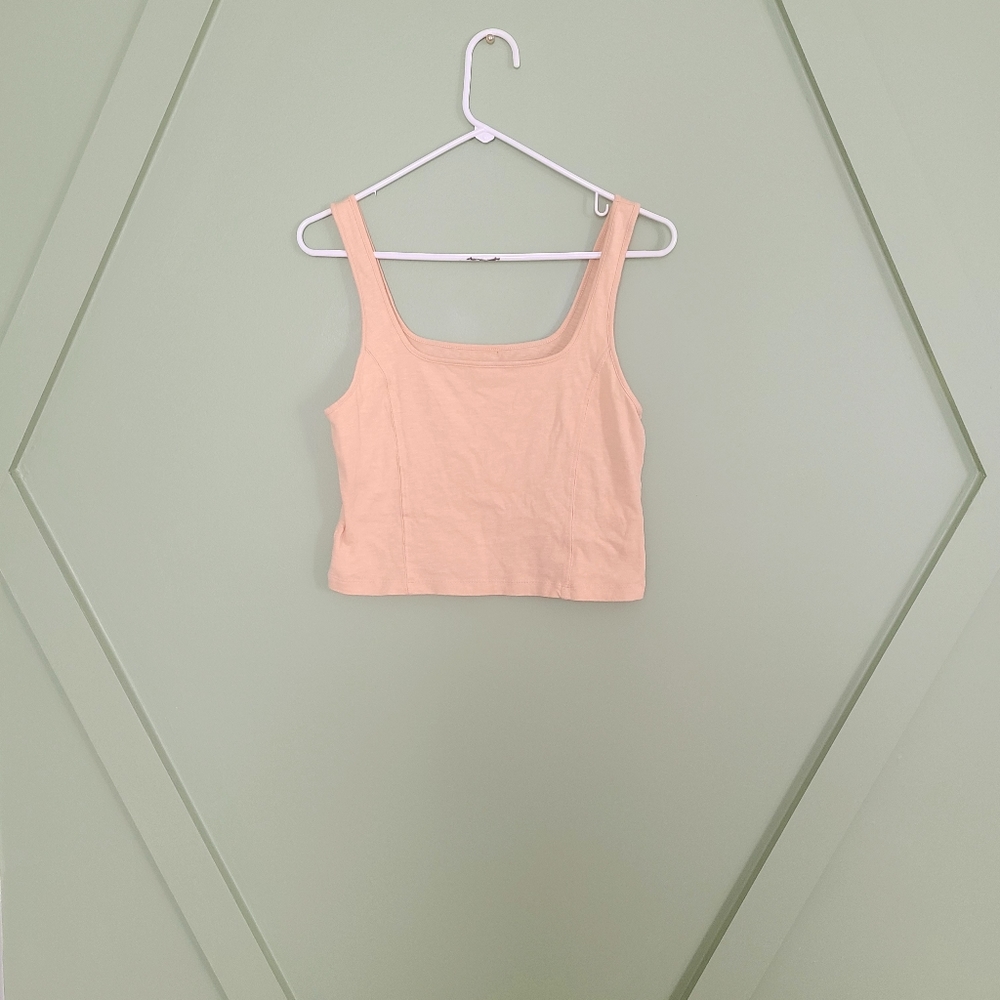 Aerie crop tabk